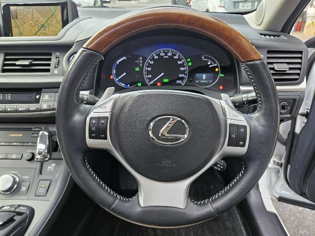 ＣＴ ＣＴ２００ｈ　バージョンＬ　３眼ＬＥＤヘッドライト　電動サンルーフ　シーケンシャルウインカー　パワーシート　シートヒーター　クルーズコントロール　ＥＴＣ　サンルーフ　Ｂｌｕｅｔｏｏｔｈ　バックカメラ　革シート　クリアランスソナー（22枚目）