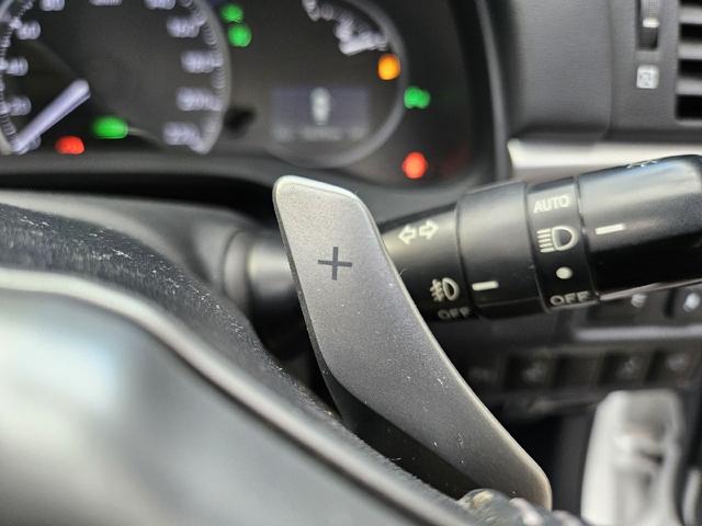 ＣＴ ＣＴ２００ｈ　バージョンＬ　３眼ＬＥＤヘッドライト　電動サンルーフ　シーケンシャルウインカー　パワーシート　シートヒーター　クルーズコントロール　ＥＴＣ　サンルーフ　Ｂｌｕｅｔｏｏｔｈ　バックカメラ　革シート　クリアランスソナー（24枚目）