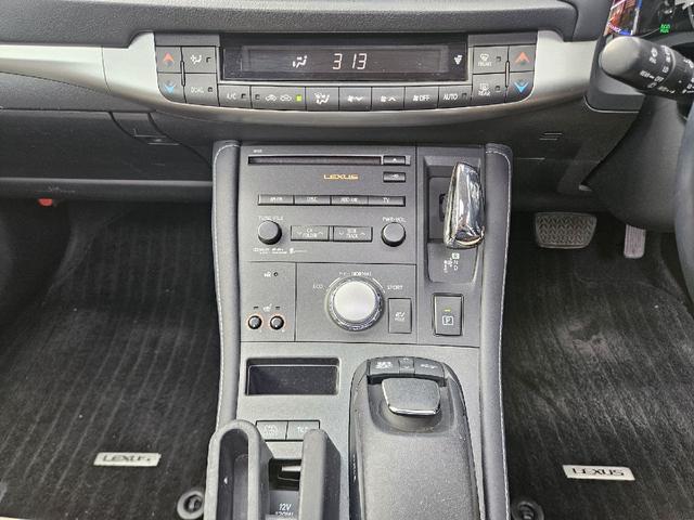 ＣＴ ＣＴ２００ｈ　バージョンＬ　３眼ＬＥＤヘッドライト　電動サンルーフ　シーケンシャルウインカー　パワーシート　シートヒーター　クルーズコントロール　ＥＴＣ　サンルーフ　Ｂｌｕｅｔｏｏｔｈ　バックカメラ　革シート　クリアランスソナー（28枚目）