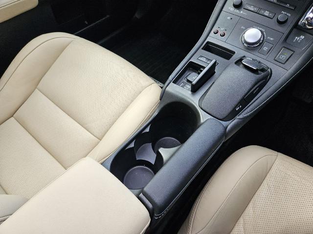 ＣＴ ＣＴ２００ｈ　バージョンＬ　３眼ＬＥＤヘッドライト　電動サンルーフ　シーケンシャルウインカー　パワーシート　シートヒーター　クルーズコントロール　ＥＴＣ　サンルーフ　Ｂｌｕｅｔｏｏｔｈ　バックカメラ　革シート　クリアランスソナー（29枚目）