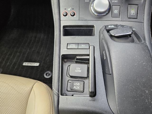 ＣＴ ＣＴ２００ｈ　バージョンＬ　３眼ＬＥＤヘッドライト　電動サンルーフ　シーケンシャルウインカー　パワーシート　シートヒーター　クルーズコントロール　ＥＴＣ　サンルーフ　Ｂｌｕｅｔｏｏｔｈ　バックカメラ　革シート　クリアランスソナー（31枚目）