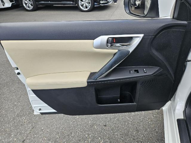 ＣＴ ＣＴ２００ｈ　バージョンＬ　３眼ＬＥＤヘッドライト　電動サンルーフ　シーケンシャルウインカー　パワーシート　シートヒーター　クルーズコントロール　ＥＴＣ　サンルーフ　Ｂｌｕｅｔｏｏｔｈ　バックカメラ　革シート　クリアランスソナー（39枚目）