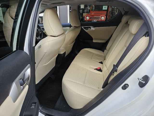 ＣＴ ＣＴ２００ｈ　バージョンＬ　３眼ＬＥＤヘッドライト　電動サンルーフ　シーケンシャルウインカー　パワーシート　シートヒーター　クルーズコントロール　ＥＴＣ　サンルーフ　Ｂｌｕｅｔｏｏｔｈ　バックカメラ　革シート　クリアランスソナー（40枚目）