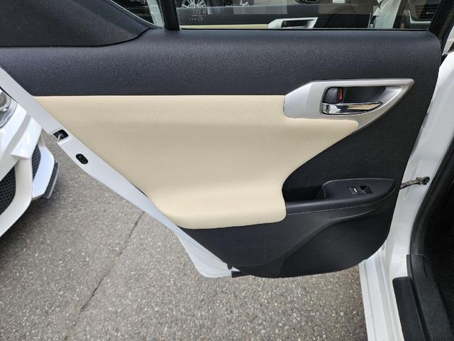 ＣＴ ＣＴ２００ｈ　バージョンＬ　３眼ＬＥＤヘッドライト　電動サンルーフ　シーケンシャルウインカー　パワーシート　シートヒーター　クルーズコントロール　ＥＴＣ　サンルーフ　Ｂｌｕｅｔｏｏｔｈ　バックカメラ　革シート　クリアランスソナー（41枚目）