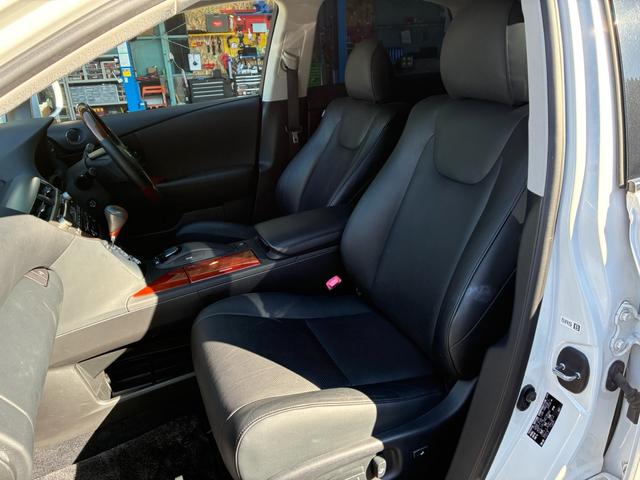 RX RX450h バージョンL 3眼LEDヘッドライト シーケンシャルウインカー Bluetoothオーディオ クルーズコントロール バックカメラ ETC パワーバックドア パワーバックドア サンルーフ 革シート(41枚目)
