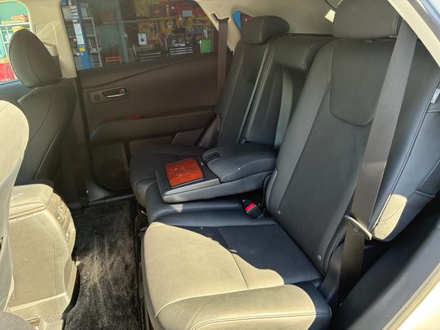 RX RX450h バージョンL 3眼LEDヘッドライト シーケンシャルウインカー Bluetoothオーディオ クルーズコントロール バックカメラ ETC パワーバックドア パワーバックドア サンルーフ 革シート(54枚目)