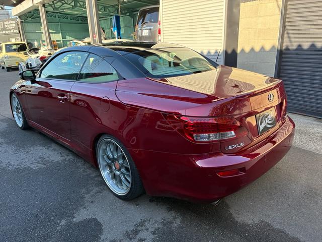 IS IS250C バージョンL 30Fスポーツ仕様3眼LEDヘッドライト 赤白コンビレザー 19AWローダウン 電動オープンルーフブラックアウト(11枚目)