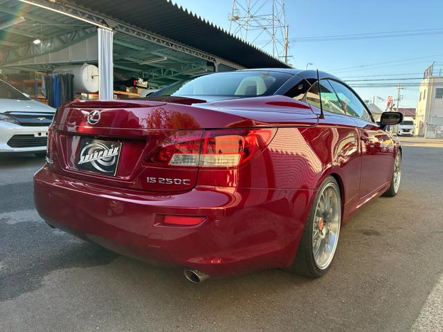 IS IS250C バージョンL 30Fスポーツ仕様3眼LEDヘッドライト 赤白コンビレザー 19AWローダウン 電動オープンルーフブラックアウト(13枚目)