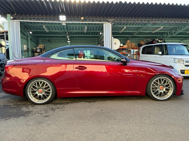 IS IS250C バージョンL 30Fスポーツ仕様3眼LEDヘッドライト 赤白コンビレザー 19AWローダウン 電動オープンルーフブラックアウト(14枚目)