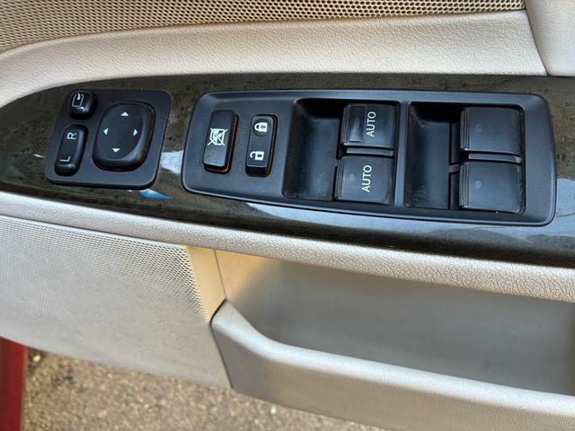 IS IS250C バージョンL 30Fスポーツ仕様3眼LEDヘッドライト 赤白コンビレザー 19AWローダウン 電動オープンルーフブラックアウト(26枚目)