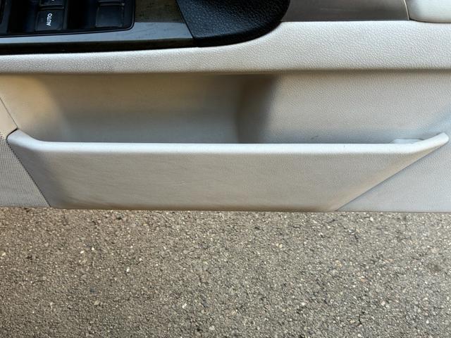 IS IS250C バージョンL 30Fスポーツ仕様3眼LEDヘッドライト 赤白コンビレザー 19AWローダウン 電動オープンルーフブラックアウト(27枚目)