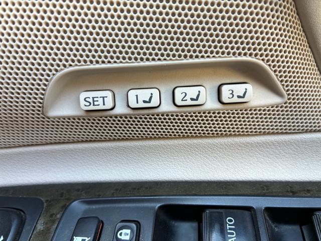 IS IS250C バージョンL 30Fスポーツ仕様3眼LEDヘッドライト 赤白コンビレザー 19AWローダウン 電動オープンルーフブラックアウト(28枚目)