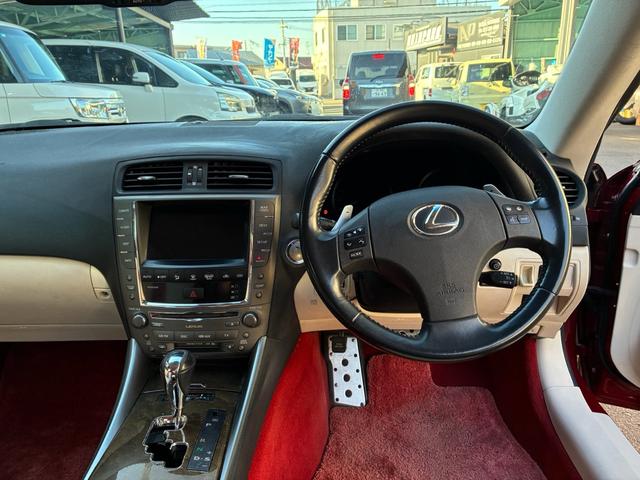 IS IS250C バージョンL 30Fスポーツ仕様3眼LEDヘッドライト 赤白コンビレザー 19AWローダウン 電動オープンルーフブラックアウト(30枚目)