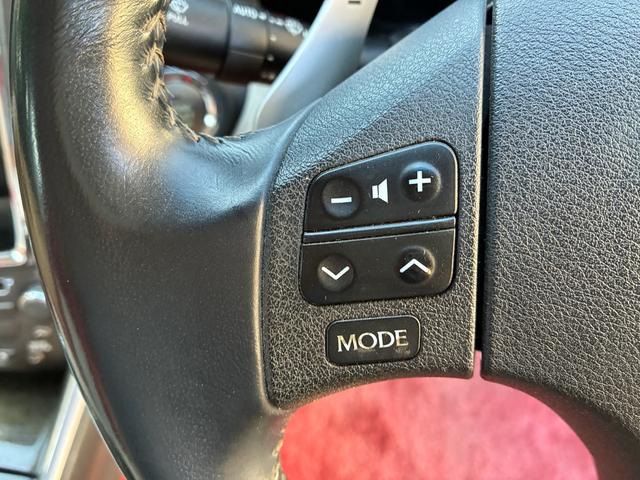 IS IS250C バージョンL 30Fスポーツ仕様3眼LEDヘッドライト 赤白コンビレザー 19AWローダウン 電動オープンルーフブラックアウト(32枚目)