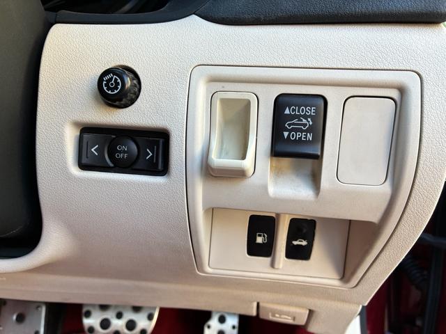 IS IS250C バージョンL 30Fスポーツ仕様3眼LEDヘッドライト 赤白コンビレザー 19AWローダウン 電動オープンルーフブラックアウト(37枚目)