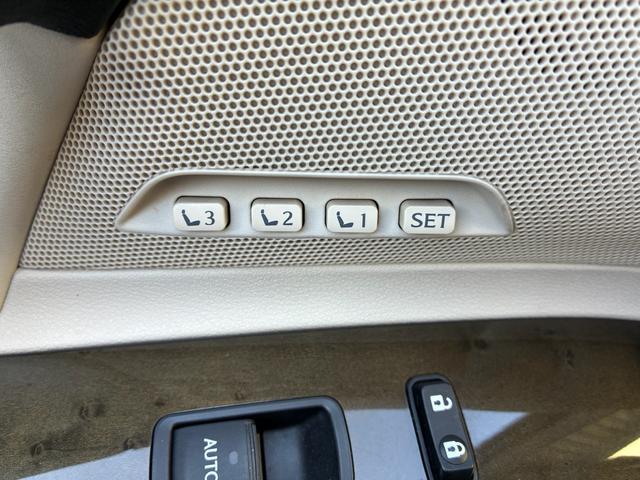 IS IS250C バージョンL 30Fスポーツ仕様3眼LEDヘッドライト 赤白コンビレザー 19AWローダウン 電動オープンルーフブラックアウト(50枚目)