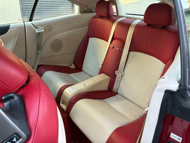 IS IS250C バージョンL 30Fスポーツ仕様3眼LEDヘッドライト 赤白コンビレザー 19AWローダウン 電動オープンルーフブラックアウト(57枚目)