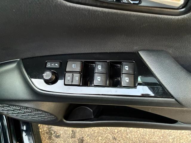 プリウス S ユーザー買取車 19インチAW モデリスタエアロ ローダウン フルセグTV Bluetoothオーディオ バックカメラ(16枚目)