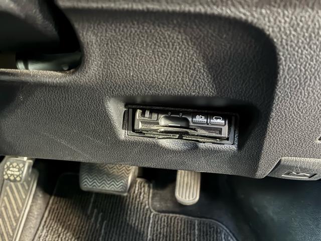 プリウス S ユーザー買取車 19インチAW モデリスタエアロ ローダウン フルセグTV Bluetoothオーディオ バックカメラ(22枚目)