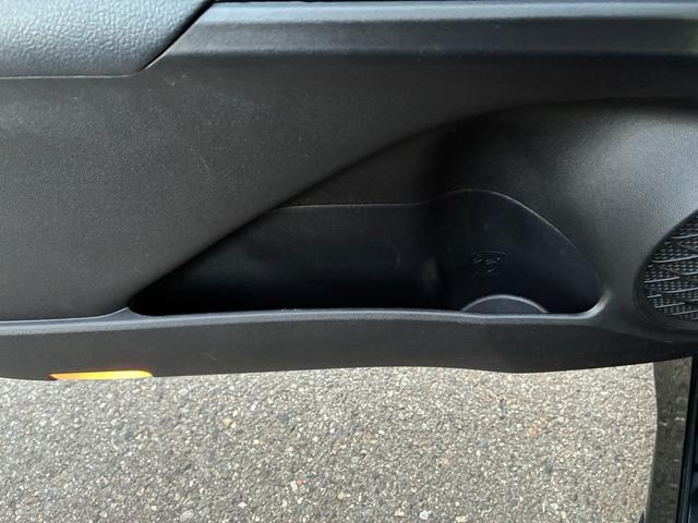 プリウス S ユーザー買取車 19インチAW モデリスタエアロ ローダウン フルセグTV Bluetoothオーディオ バックカメラ(33枚目)