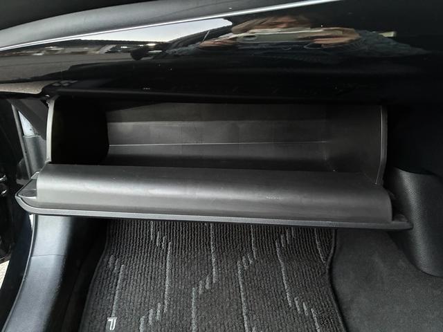 プリウス S ユーザー買取車 19インチAW モデリスタエアロ ローダウン フルセグTV Bluetoothオーディオ バックカメラ(35枚目)