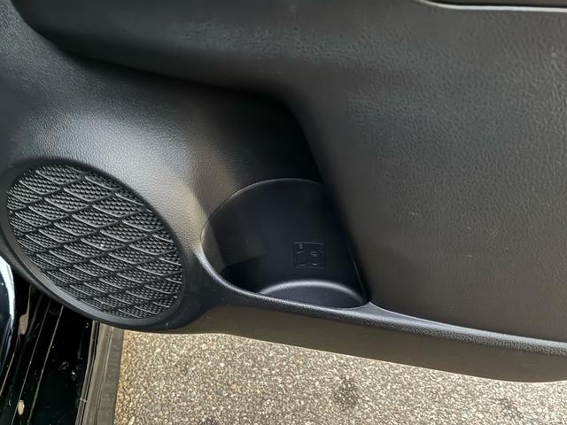 プリウス S ユーザー買取車 19インチAW モデリスタエアロ ローダウン フルセグTV Bluetoothオーディオ バックカメラ(39枚目)