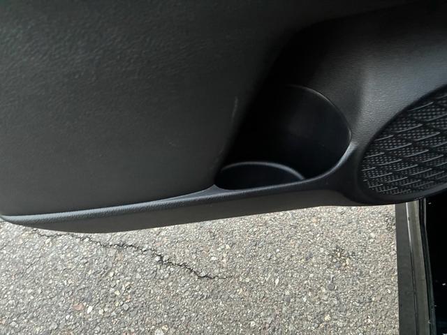 プリウス S ユーザー買取車 19インチAW モデリスタエアロ ローダウン フルセグTV Bluetoothオーディオ バックカメラ(44枚目)