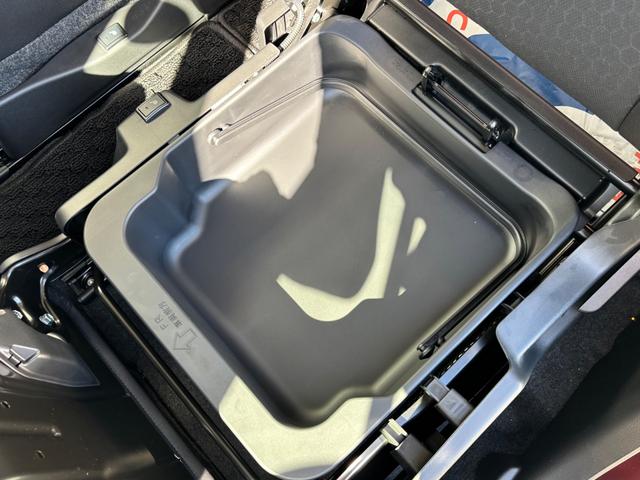 クロスビー ＨＹＢＲＩＤ　ＭＺ　３型　※雹災車両※　元当社試乗車使用　雹による凹みが数か所ございます。恐れ入りますが、必ず現車確認をお願いいたします。　なお、雹害を理由に本体値引き対応はいたしかねます。予めご了承ください。（52枚目）
