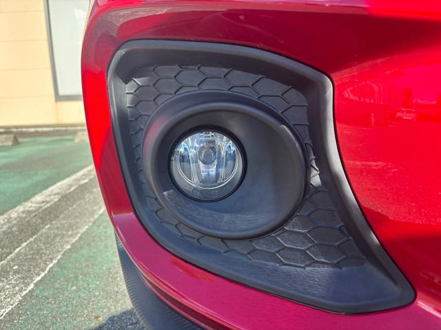 �X�Y�L���̕��ɂ̒��ÎԂ́A�ǎ��Ԃ݂̂���葵���Ă���܂��B�y�E���^�Ԗ�킸�L�x�Ɏ�葵���Ă���܂�