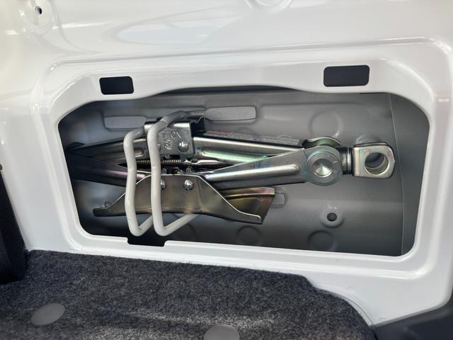 �X�Y�L���̕��ɂ̒��ÎԂ́A�ǎ��Ԃ݂̂���葵���Ă���܂��B�y�E���^�Ԗ�킸�L�x�Ɏ�葵���Ă���܂�