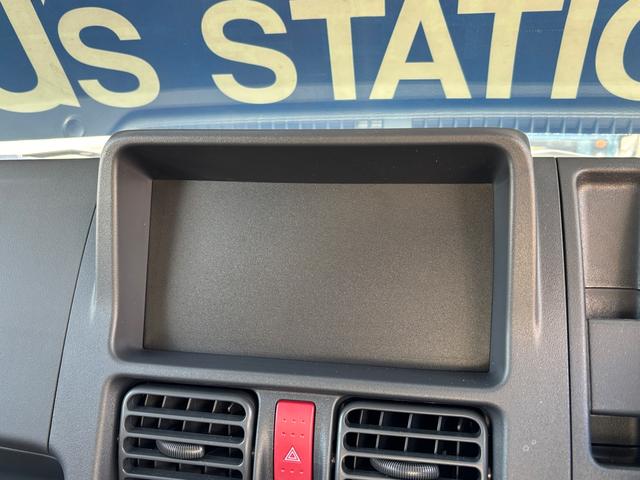 �X�Y�L���̕��ɂ̒��ÎԂ́A�ǎ��Ԃ݂̂���葵���Ă���܂��B�y�E���^�Ԗ�킸�L�x�Ɏ�葵���Ă���܂�