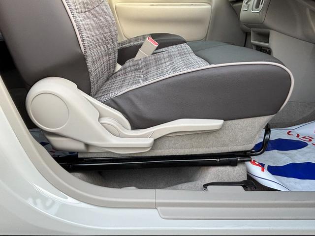 アルトラパンＬＣ ＬＣ　ＨＹＢＲＩＤ　Ｌ　６型　ＬＥＤヘッドランプ　アルミ　デュアルセンサーブレーキＩＩ｜ＬＣ専用フロントグリル｜運転席シートヒーター｜プレミアムＵＶ＆ＩＲカットガラス（フロントドア）｜フルオートエアコン｜ＵＳＢ電源ソケット｜（32枚目）