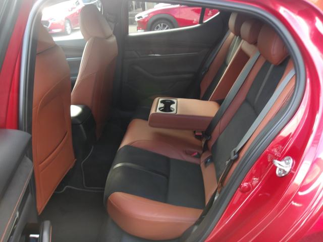 ＭＡＺＤＡ３ファストバック １．５　１５Ｓ　レトロスポーツエディション　当社デモカー／禁煙車／安全装備／ナビ／フルセグＴＶ／３６０°全方位モニター／カープレイ対応／ＢＳＭ／アダプティブＬＥＤ／レーダークルーズ／シートヒーター／ＥＴＣ／キーレス／マツダ純正１８インチアルミ（41枚目）