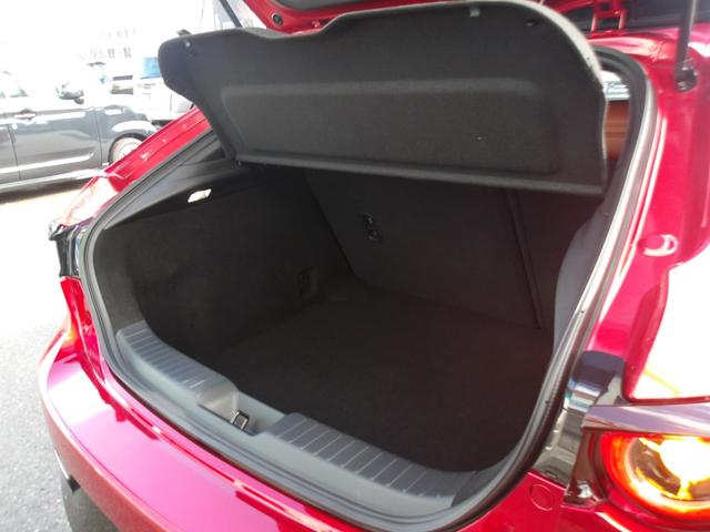 ＭＡＺＤＡ３ファストバック １．５　１５Ｓ　レトロスポーツエディション　当社デモカー／禁煙車／安全装備／ナビ／フルセグＴＶ／３６０°全方位モニター／カープレイ対応／ＢＳＭ／アダプティブＬＥＤ／レーダークルーズ／シートヒーター／ＥＴＣ／キーレス／マツダ純正１８インチアルミ（42枚目）