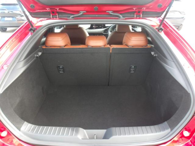 ＭＡＺＤＡ３ファストバック １．５　１５Ｓ　レトロスポーツエディション　当社デモカー／禁煙車／安全装備／ナビ／フルセグＴＶ／３６０°全方位モニター／カープレイ対応／ＢＳＭ／アダプティブＬＥＤ／レーダークルーズ／シートヒーター／ＥＴＣ／キーレス／マツダ純正１８インチアルミ（43枚目）
