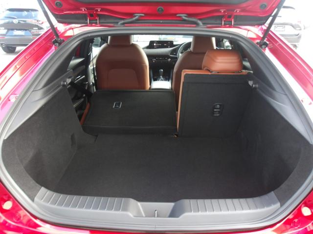 ＭＡＺＤＡ３ファストバック １．５　１５Ｓ　レトロスポーツエディション　当社デモカー／禁煙車／安全装備／ナビ／フルセグＴＶ／３６０°全方位モニター／カープレイ対応／ＢＳＭ／アダプティブＬＥＤ／レーダークルーズ／シートヒーター／ＥＴＣ／キーレス／マツダ純正１８インチアルミ（44枚目）