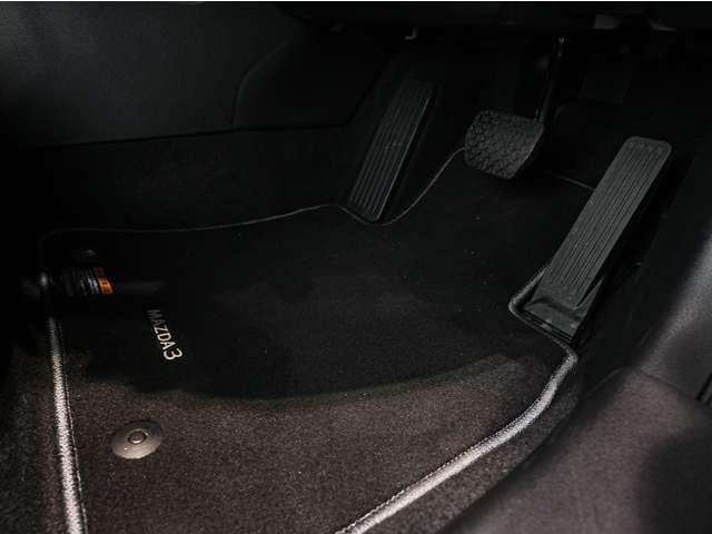 ＭＡＺＤＡ３ファストバック １．５　１５Ｓ　レトロスポーツエディション　当社デモカー／禁煙車／安全装備／ナビ／フルセグＴＶ／３６０°全方位モニター／カープレイ対応／ＢＳＭ／アダプティブＬＥＤ／レーダークルーズ／シートヒーター／ＥＴＣ／キーレス／マツダ純正１８インチアルミ（74枚目）