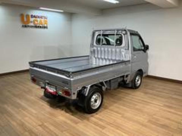 ハイゼットトラック ＥＸＴ／１年間走行距離無制限保証／車検整備付／認定中古車　１年間走行距離無制限保証　車検整備付　別体型キーレスエントリー　荷台作業灯　３方開　ゲートプロテクター　テールゲートチェーン　ハロゲンヘッドライト（8枚目）