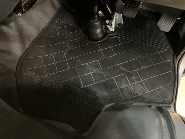 ハイゼットトラック ＥＸＴ／１年間走行距離無制限保証／車検整備付／認定中古車　１年間走行距離無制限保証　車検整備付　別体型キーレスエントリー　荷台作業灯　３方開　ゲートプロテクター　テールゲートチェーン　ハロゲンヘッドライト（26枚目）