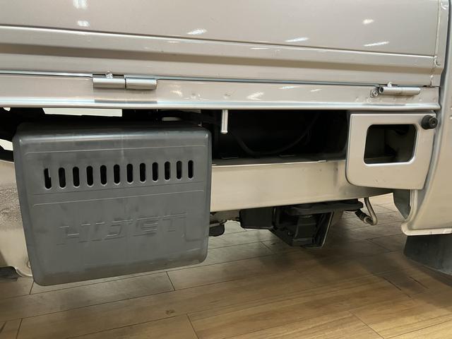 ハイゼットトラック ＥＸＴ／１年間走行距離無制限保証／車検整備付／認定中古車　１年間走行距離無制限保証　車検整備付　別体型キーレスエントリー　荷台作業灯　３方開　ゲートプロテクター　テールゲートチェーン　ハロゲンヘッドライト（35枚目）