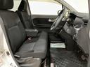 ベンチシート形状で足元も含め広々ゆったり座っていただけます。運転席側に装備してますセンターコンソールボックスを利用頂くとセパレートしてリラックス、ベンチにして開放的に2タイプお好みに合わせ使えます。