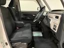 ベンチシート形状で足元も含め広々ゆったり座っていただけます。運転席側に装備してますセンターコンソールボックスを利用頂くとセパレートしてリラックス、ベンチにして開放的に2タイプお好みに合わせ使えます。