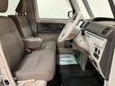 ベンチシート形状で足元も含め広々ゆったり座っていただけます。運転席側に装備してますセンターコンソールボックスを利用頂くとセパレートしてリラックス、ベンチにして開放的に2タイプお好みに合わせ使えます。