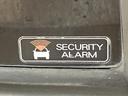 リモコンキーでのドア施錠解錠と連動してセキュリティアラームも装備！！