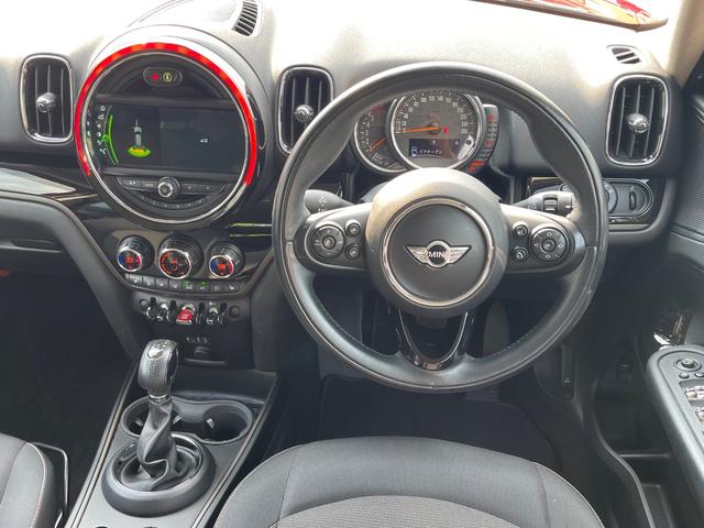 ＭＩＮＩ クーパーＤ　クロスオーバー　オール４　４ＷＤ　ディーゼル　純正メモリーナビゲーション　バックカメラ　パワーバックドア　アイドリングストップ　ＬＥＤヘッドライト　純正１７インチアルミホイール　ＥＴＣ　スペアキー　取説保証書　正規ディーラー車（2枚目）