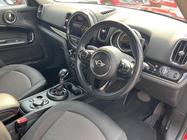 ＭＩＮＩ クーパーＤ　クロスオーバー　オール４　４ＷＤ　ディーゼル　純正メモリーナビゲーション　バックカメラ　パワーバックドア　アイドリングストップ　ＬＥＤヘッドライト　純正１７インチアルミホイール　ＥＴＣ　スペアキー　取説保証書　正規ディーラー車（21枚目）