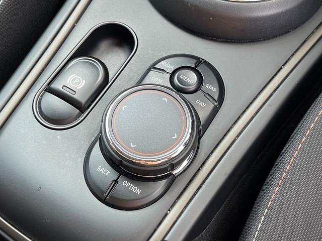 ＭＩＮＩ クーパーＤ　クロスオーバー　オール４　４ＷＤ　ディーゼル　純正メモリーナビゲーション　バックカメラ　パワーバックドア　アイドリングストップ　ＬＥＤヘッドライト　純正１７インチアルミホイール　ＥＴＣ　スペアキー　取説保証書　正規ディーラー車（31枚目）