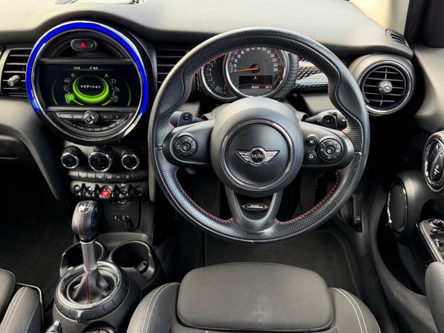 欧州車独特のコンパクトな創り。お洒落でありながら安全性強度も信用あります。