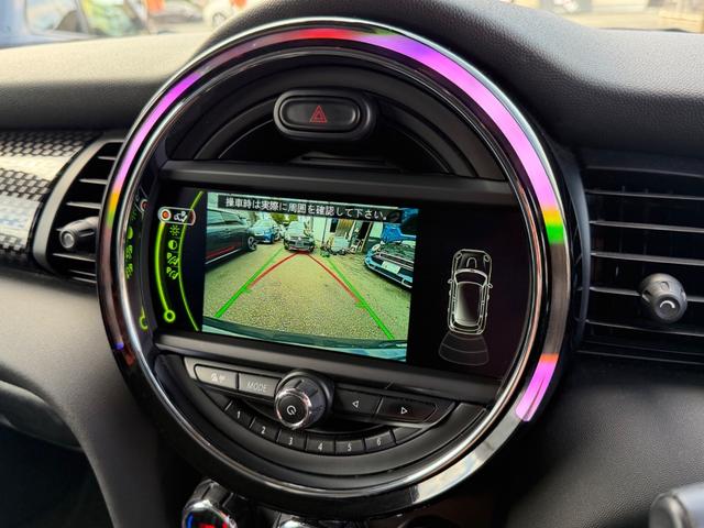 純正メモリーナビゲーション搭載！地デジフルセグＴＶも視聴可能！バックカメラ搭載！