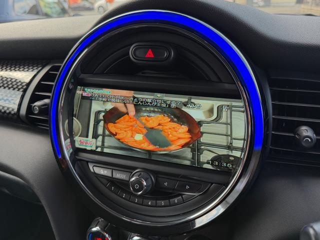 地デジフルセグＴＶにバックカメラも装備しております！